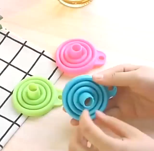 Mini and Portable Silicone Foldable Funnel Practical Collapsible Funnel
