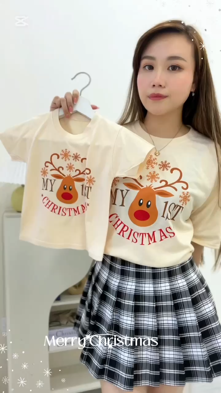 Carotyles Baju Atasan Kaos Couple Keluarga Family Wanita Anak Perempuan Laki Laki Pasangan Oversize Jumbo Lengan Pendek Panjang Korean Style Terbaru Labubu NATAL FIRST XMAS