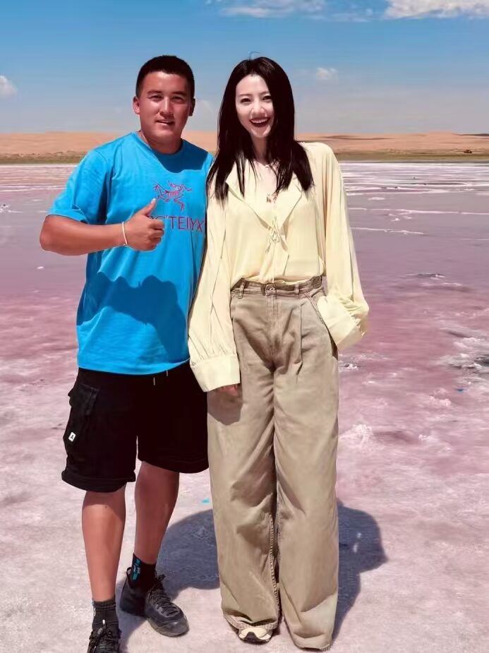 สไตล์เดียวกับ Retro Denim Female Spring 2024 ของ Gao Yuanyuan